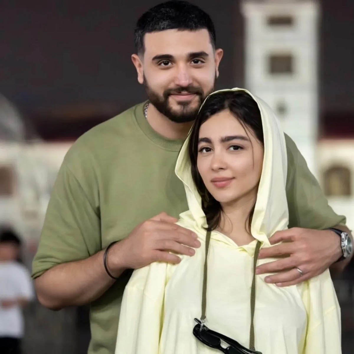 نیکا-پایتخت-در-کنار-همسرش-در-رشت-1