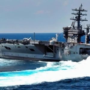 تصویر ناو روسی که در بندرعباس پهلو گرفت