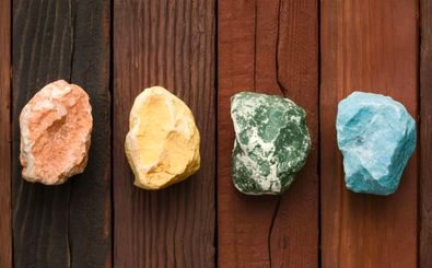 یک سنگ رنگی را انتخاب کنید تا بفهمید که آیا ذاتاً آدم نوع دوستی هستید یا خیر؟