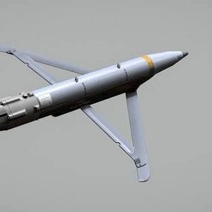 خروج موشک عمل نکرده اسرائیلی از بالکن یک آپارتمان/ ویدئو