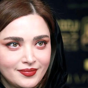 عکسی از بهنوش طباطبایی و همکلاسی‌هایش 