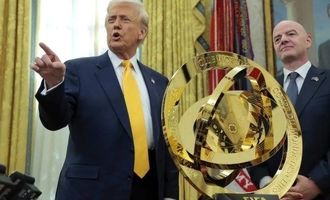 حرکت عجیب فیفا؛ جام کپی را به چلسی دادند، جام اصلی را به ترامپ!