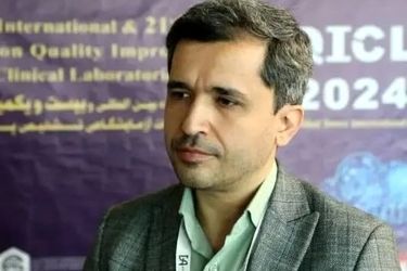 کنایه تند علی شریفی زارچی به شمخانی: در پنت‌هوس زندگی می‌کنی و برای مردم نسخه مقاومت می‌پیچی