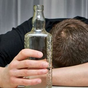 سن مسمومیت الکلی به دانش‌آموزان رسید!