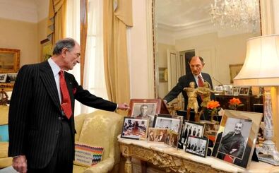 اردشیر زاهدی در کنار شهناز پهلوی در باغ ویلا/ عکس