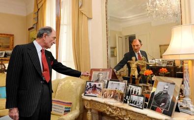 اردشیر زاهدی در کنار شهناز پهلوی در باغ ویلا/ عکس