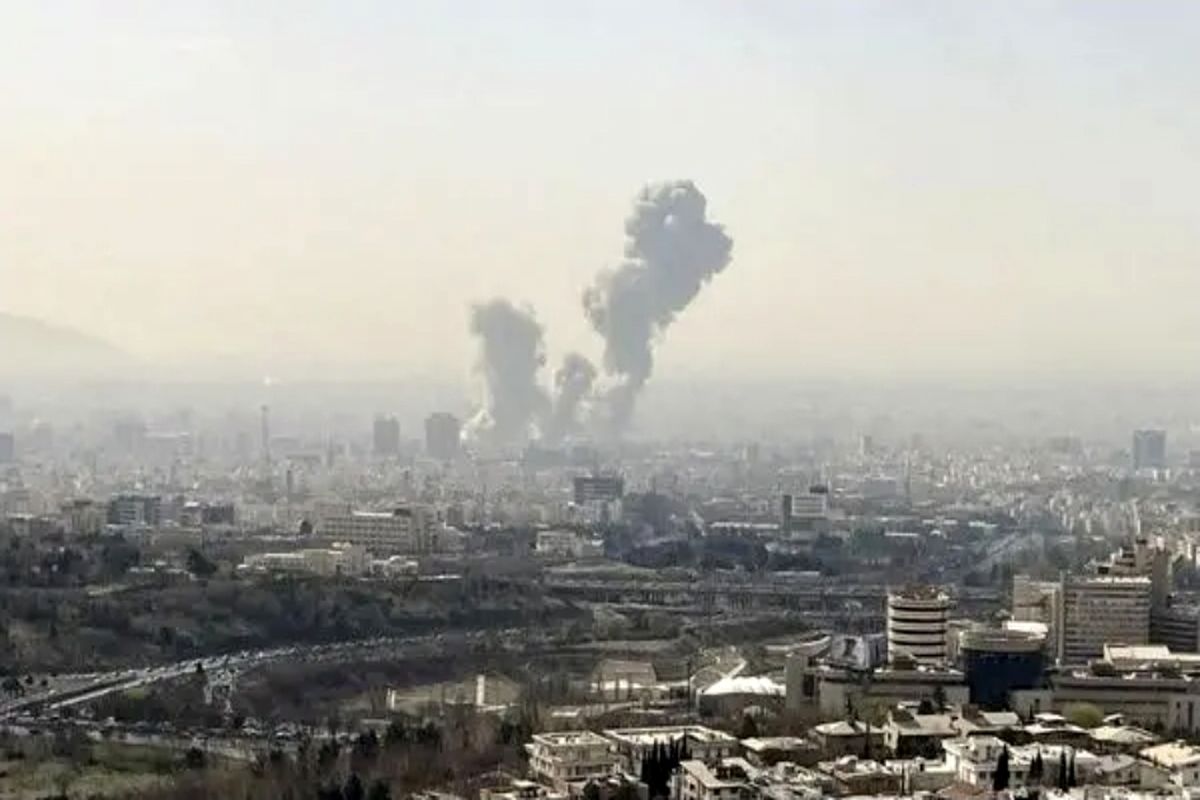 صدای 3 انفجار بسیار شدید در نقاط مرکزی‌ تهران/ دود غلیط از حوالی پاستور بلند شد/ صدای انفجار در منطقه پاستور حوالی نهاد ریاست جمهوری و بیت رهبری/ وزیر جنگ اسرائیل مدعی حمله پیش‌دستانه‌ علیه ایران شد/ ۲ انفجار جدید در تهران/ ویدئو