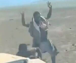 لحظات قتل وحشیانه اسیران انصارالله یمن +18/ ویدئو