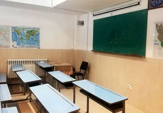 بنر جلوی یک مدرسه دخترانه اشک عابران را درآورد/ عکس