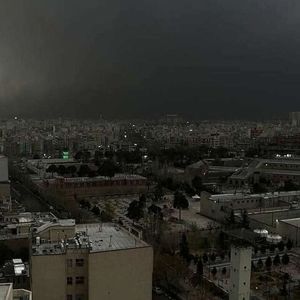 از باران سیاه در تهران تا جاری شدن آب خاکستری در خلیجفارس؛ جنگ چه بلایی سر محیط زیست آورد؟