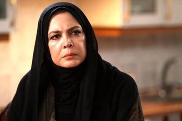 بیتا فرهی همراه گوگوش در لباس عروس/ عکس