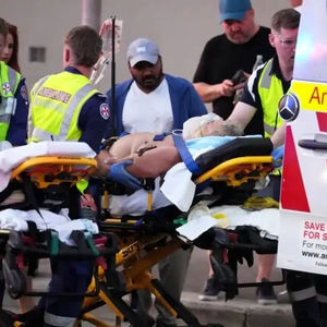 تیراندازی در مراسم عید حنوکا یهودیان تاکنون۱۲ کشته برجای گذاشت/  ویدئو +18