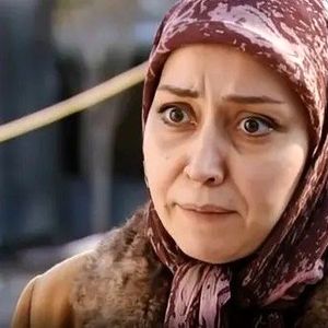 آفرین سریال آوای باران در کنار دخترش در حرم امام رضا