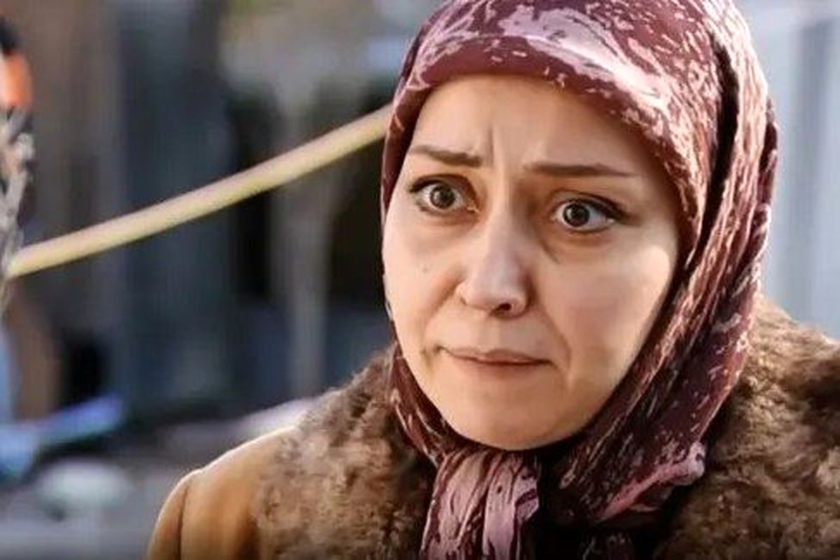 آفرین سریال آوای باران در کنار دخترش در حرم امام رضا