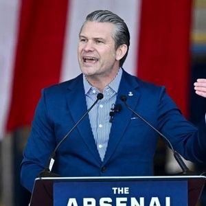 وزیر جنگ آمریکا: پذیرش پیشنهاد ترامپ برای ایران «عاقلانه» خواهد بود