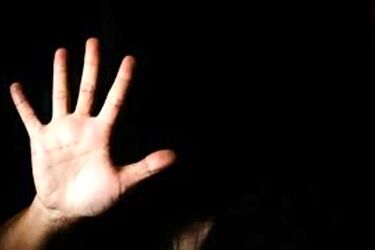 اقدام غیر اخلاقی پارسا حاضری با دختر زیر 16 سال/ عکس