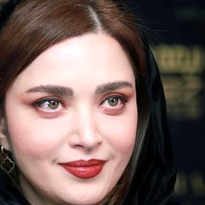 استایل متفاوت بهنوش طباطبایی با تم زنبور/ ویدئو