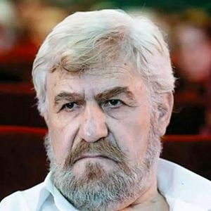 حضور هنرمندان مطرح در خاکسپاری مرحوم عنایت بخشی/ عکس