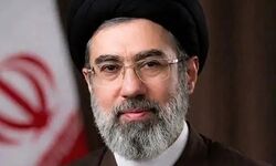 تصاویر حضور رهبر انقلاب در جلسات با فرماندهان منتشر می‌شود