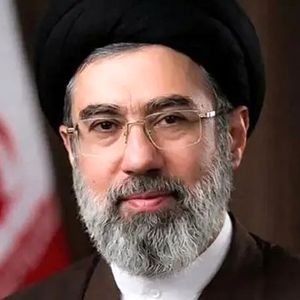 رهبر انقلاب: به همسر عزیز و باوفایم امیدها داشتم