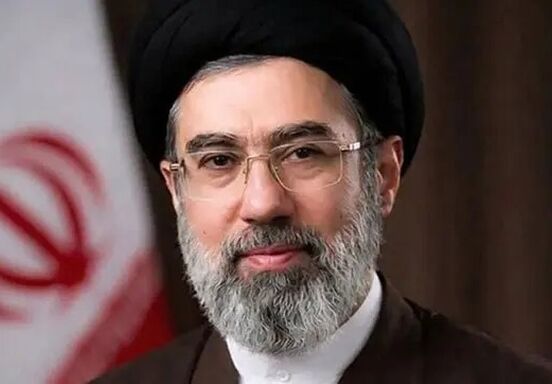 رهبر انقلاب : وحدت بین آحاد ملّت مسلمان، نمونه‌ای موفّق در میان ملّت ایران دارد
