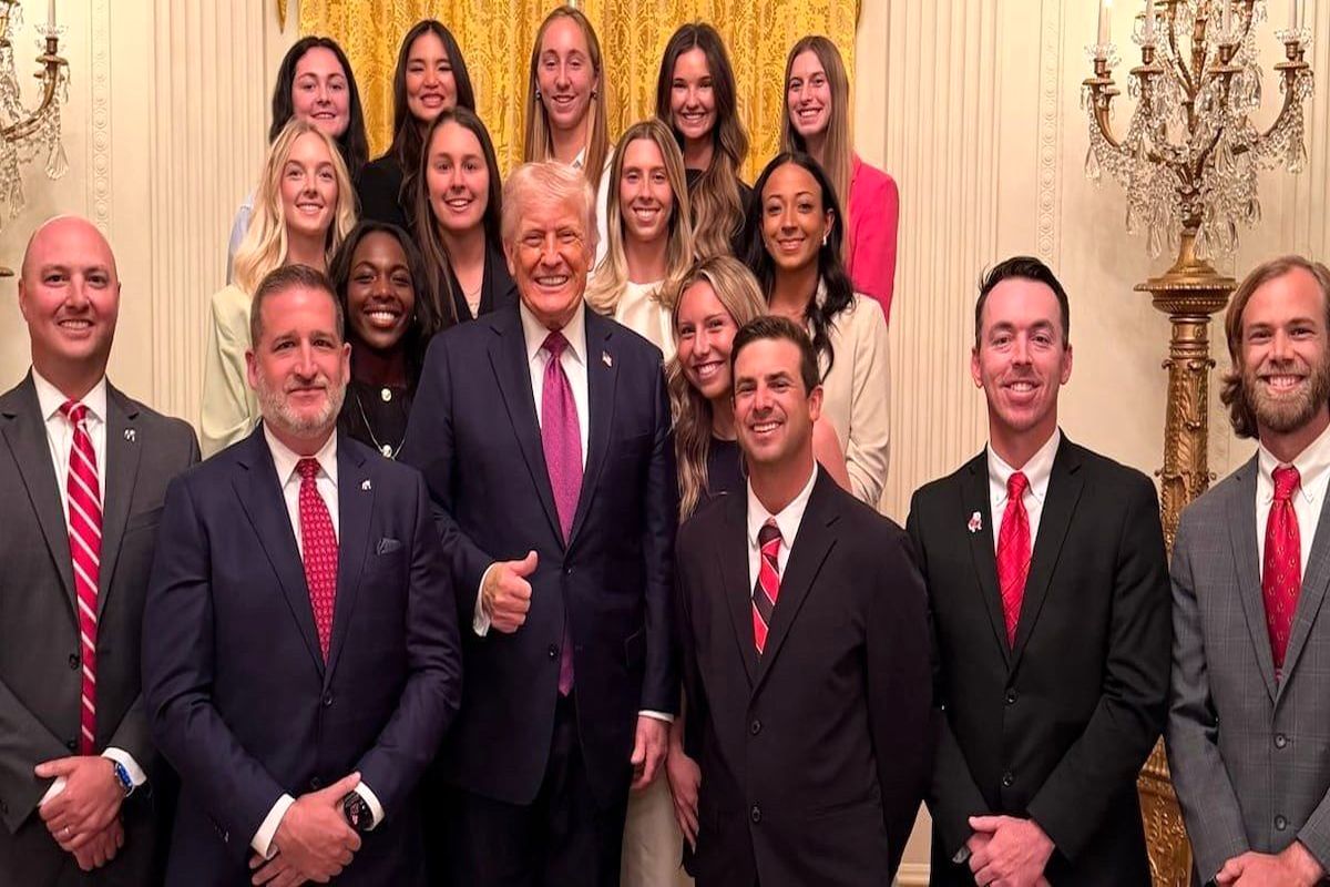 چگونه عکس ترامپ با تیم تنیس زنان سوژه‌ای علیه او شد