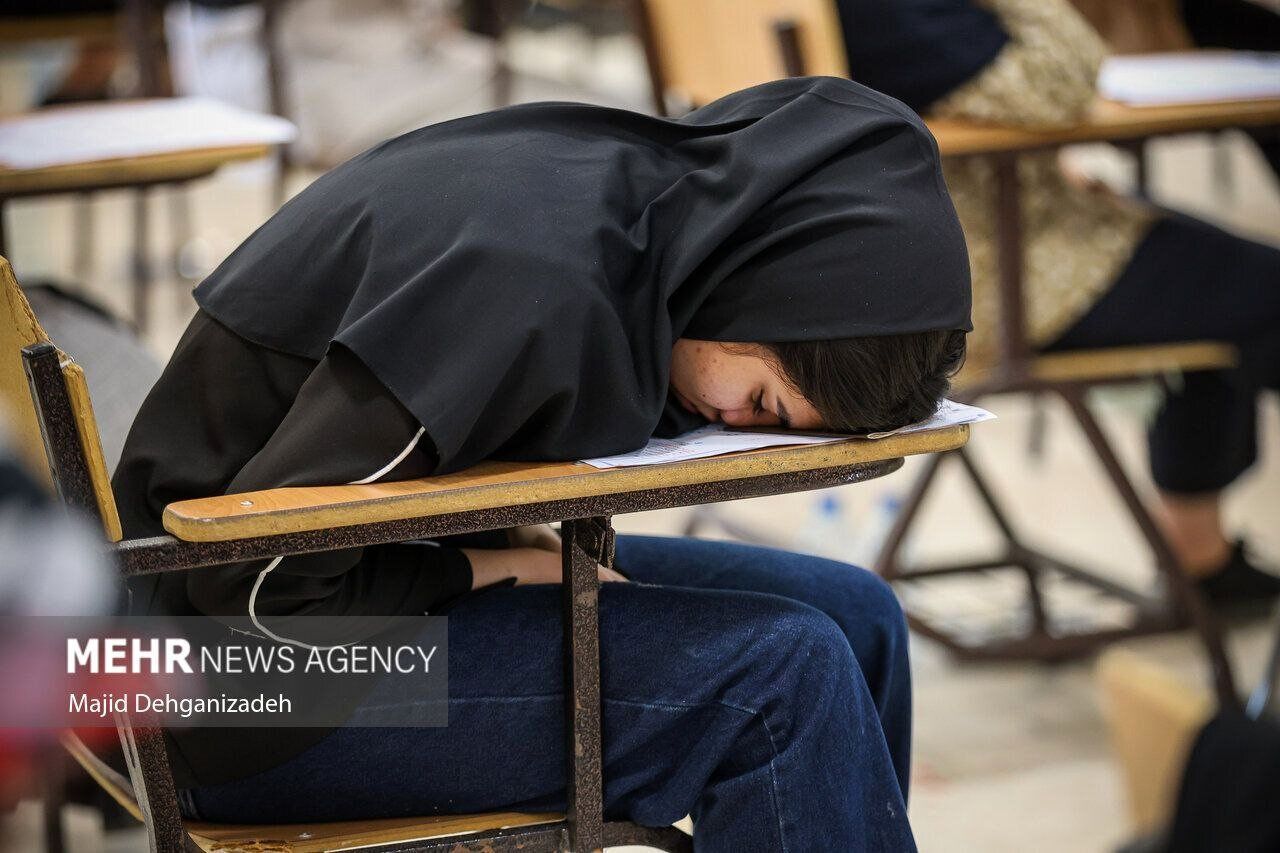 سلطه پولدارها بر دانشگاه‌های دولتی؛ نفر اول کنکور فقط ۳۰۰ میلیون کتاب اطرافش چیده بود