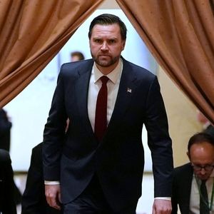 آکسیوس: ونس برای مذاکره با ایران عازم پاکستان می‌شود