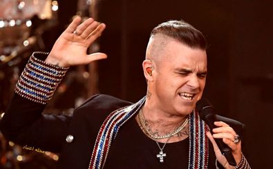 خواننده مشهور دارد نابینا می‌شود