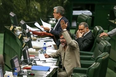 کوچک‌زاده مجلس را بهم ریخت/ ویدئو