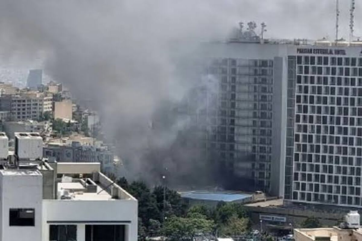 خبرنگار صداوسیما در محل حادثه هتل استقلال کتک خورد/ ویدئو