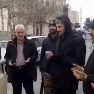 عقد یک زوج با تفنگ در دست، پای تیربار!/ ویدئو