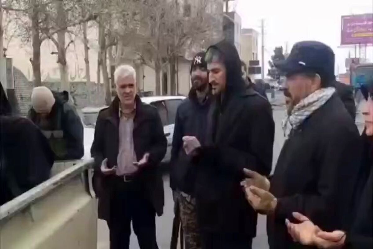 عقد یک زوج با تفنگ در دست، پای تیربار!/ ویدئو