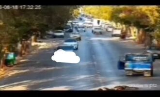 لحظه دلخراش زیر گرفتن دو دختر موتورسوار توسط نیسان
