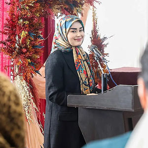 تصاویری جدید از همسر جوان عراقچی در یک بازارچه