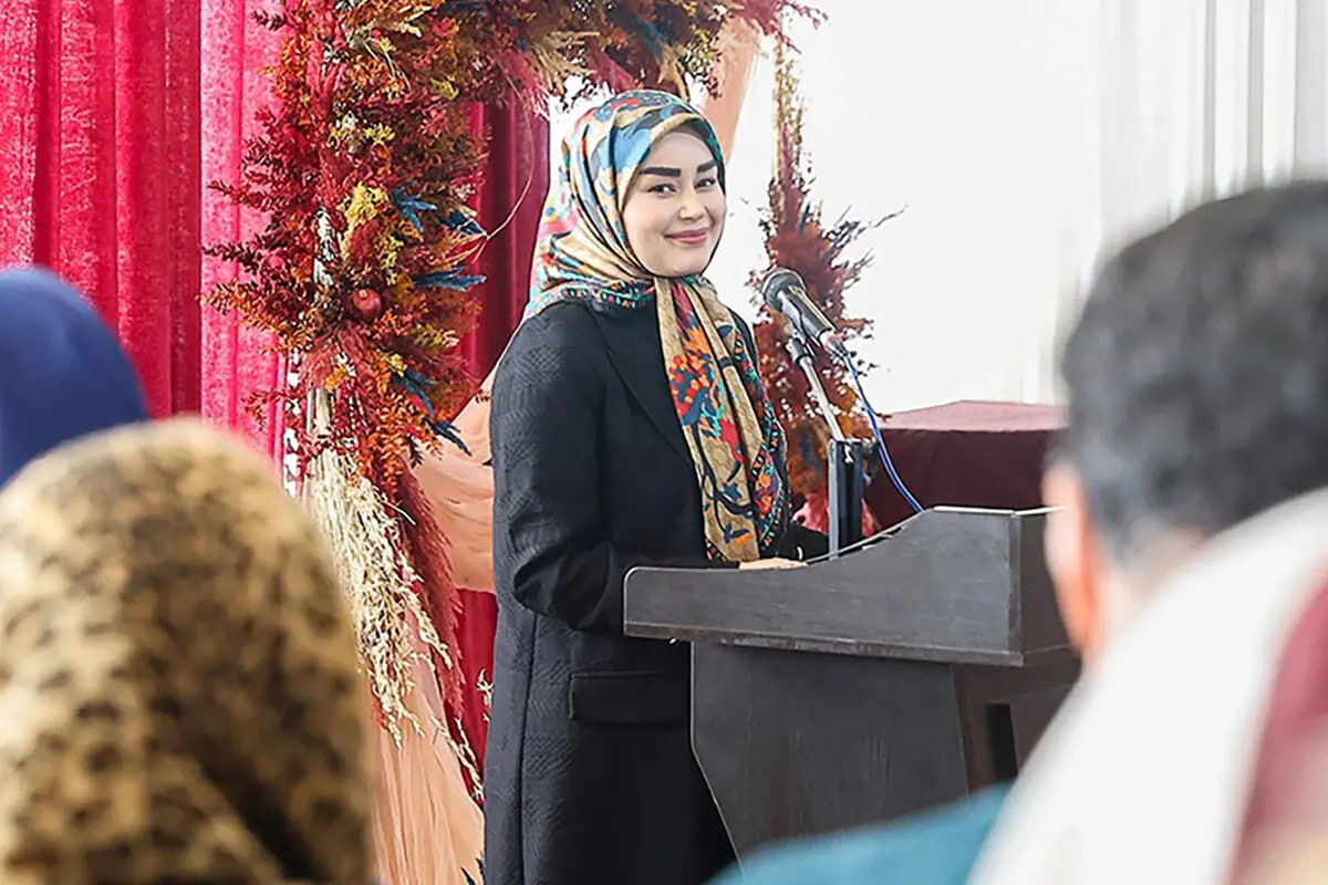 تصاویری جدید از همسر جوان عراقچی در یک بازارچه