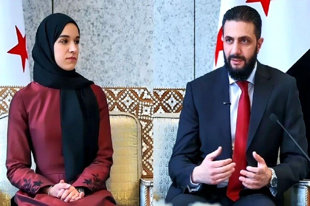 تیپ جالب  همسر جولانی در ریاض/ عکس