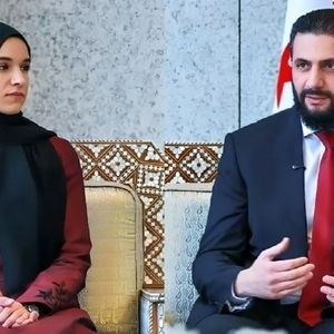 تیپ جالب  همسر جولانی در ریاض/ عمس