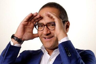 دراز کشیدن ناگهانی رامبد جوان جلوی دوربین/ ویدئو
