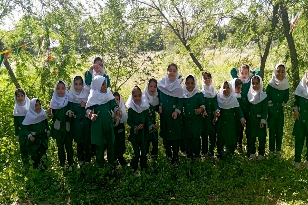 شهرام صولتی ترانه قدیمی خود را تقدیم کودکان میناب کرد/ ویدئو