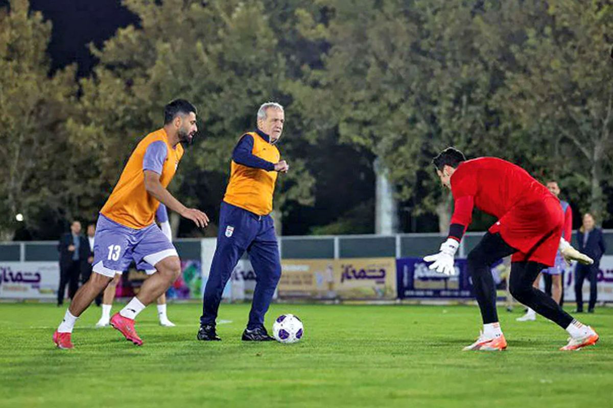 نه آقای پزشکیان! الان وقت فوتبال بازی کردن نبود