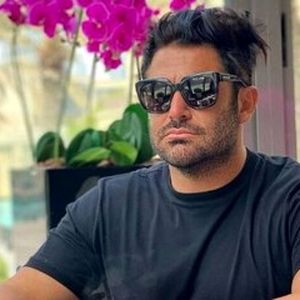 سورپرایز جدید محدرضا گلزار؛ آقای مجری ریش‌هاش را زد!/ عکس