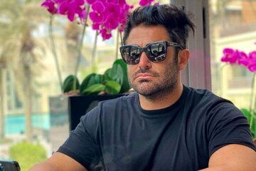 سورپرایز جدید محدرضا گلزار؛ آقای مجری ریش‌هاش را زد!/ عکس