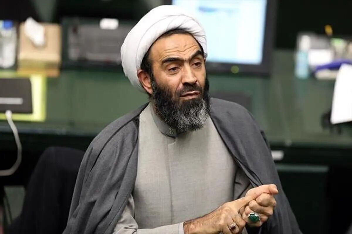 آتش زدن پرچم عنوان مجرمانه دارد