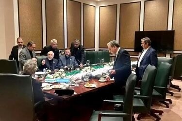 کیهان: مذاکرات را متوقف کنید