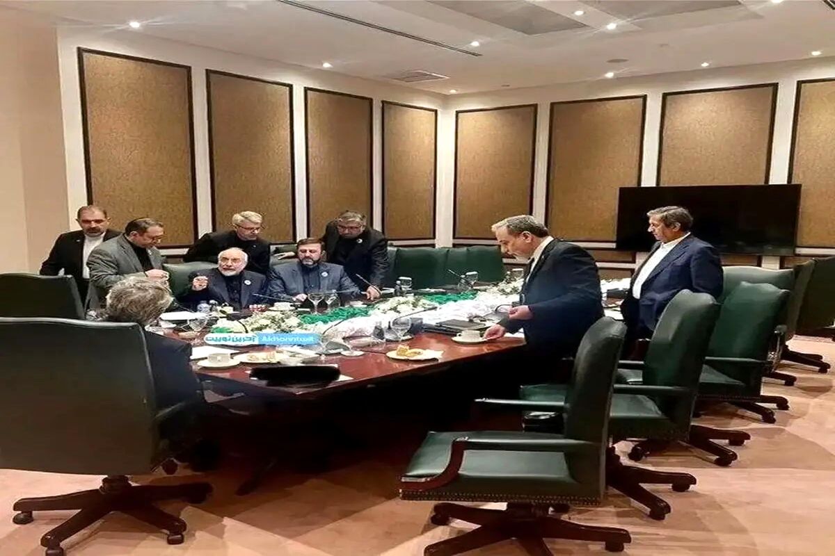 کیهان: مذاکرات را متوقف کنید