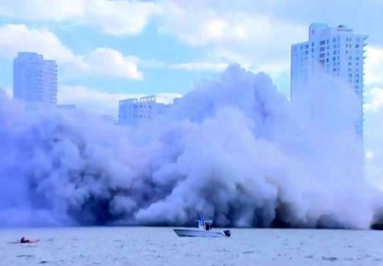 ناپدید شدن هتل ۲۳ طبقه در چند ثانیه/ ویدئو