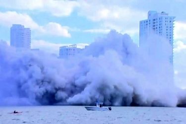 ناپدید شدن هتل ۲۳ طبقه در چند ثانیه/ ویدئو