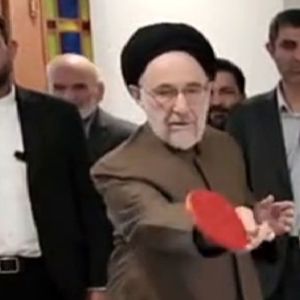 بازی پینگ پنگ سیدمحمد خاتمی در یزد/ ویدئو