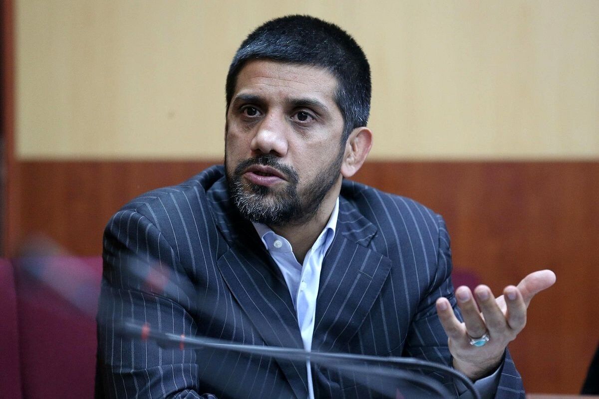 علیرضا دبیر: علی کریمی به ایران برگردد کسی با او کاری ندارد
